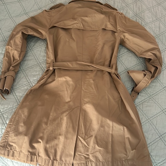 Great spring jacket. Fantastic condition. - Picture 2 of 4